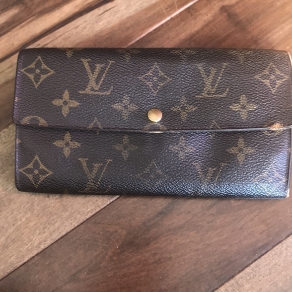Authentic Louis Vuitton Portefeiulle Sarah Long Wallet - Picture 10 of 10